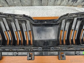 Škoda Karoq - přední nárazník, chladičovka.
 - 20
