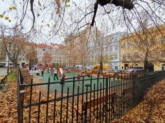 Rezidence s terasou a parkingem na Karlínském náměstí - 20