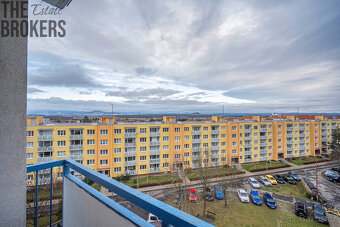 Pronájem prostorného bytu 2+1 s lodžií a krásným výhledem - 20