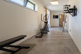Prodej, rodinný dům, dispozice 4+kk/Garáž, terasa, bazén, po - 20
