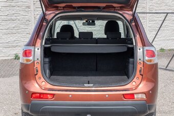 Mitsubishi Outlander 2.0 MIVEC 4x4 Automat - 20