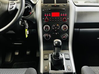 Suzuki Grand Vitara 1,9 DDIS 4x4  TAŽNÉ, NAVI, VÝHŘEV (2006) - 20