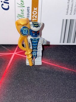 Lego postavičky nebo součástky - 20