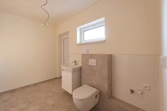 Pronájem dvoupodlažního řadového domu 4kk, 129m2 - 20