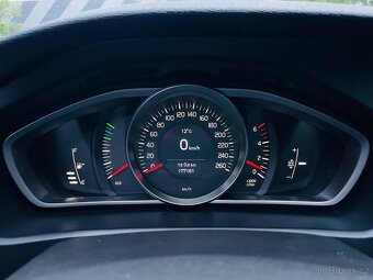 Volvo V40 2.0D3 130KW 5V MANUÁL KAMERA ODPOČET DPH 1 MAJITEL - 20