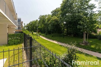 Pronájem bytu 2+kk s terasou a parkovacím stáním, 53 m2 - Pr - 20
