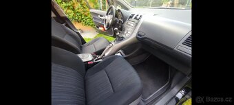 Auris Toyota 1.6 benzin černý - 20