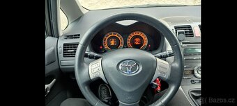 Auris Toyota 1.6 benzin černý - 20