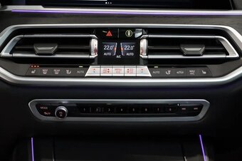 BMW X7, 40D,SOFTCLOSE,PANO,HUD,ČR,DPH - 20
