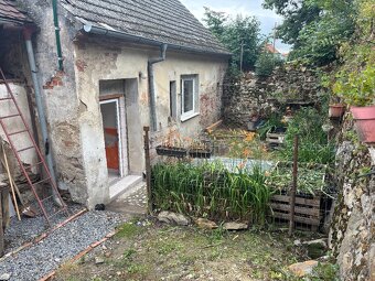 🏡 Prodej dvou rodinných domů s dvorkem a garážemi – Skočice - 20
