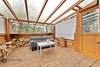 Prodej obrovského domu s různými způsoby využití hned nad Pa - 20