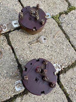 Jawa 250 350 panelka - drzaky a spinacky - 20