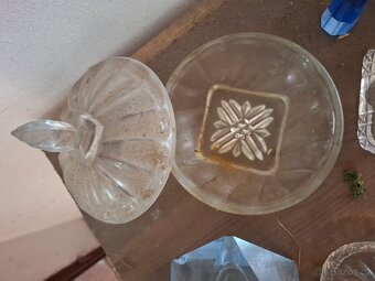Sklo a porcelán - 20