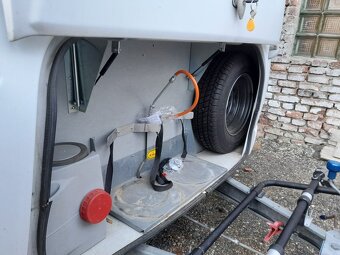 Nezávislý karavan Dethleffs 390 New Line, 4 postele - 20