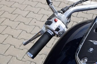 Suzuki VLR 1800 Intruder - 20