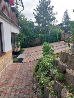 Prostorný dům s možností podnikání v podhradí - 20