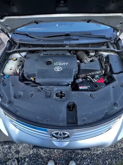 Toyota avensis 2.2 t27 - 20