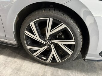 Volkswagen Golf  8 1,5 eTSI R-LINE ACC KAMERA ZÁRUKA 2026 - 20