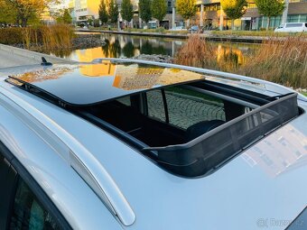 Volkswagen Touran 2.0TDI 103KW MANUÁL LED VÝHŘEV SERVISKA - 20