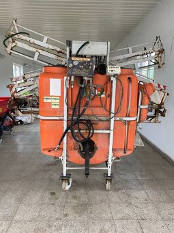Prodám nesený postřikovač za traktor 15 metrový - 20