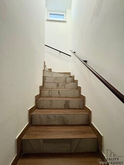 Prodej novostavby Zaječí s apartmány a vinným sklepem - 20