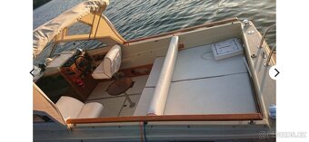 Motorová kajutová loď Windy 23 vč. přívěsu - 20