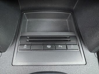 Volkswagen Touran 2.0 TDI 103 kW DSG, navi. xenon. - 20