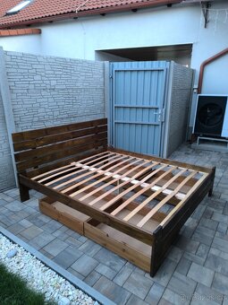 Prodám manželskou postel 180cm x 200cm - 20