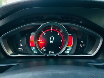 Volvo V40 2.0 D3 5VÁLEC 110KW MANUÁL LED SENZORY BEZ KOROZE - 20