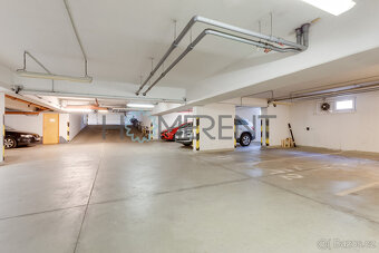 Stylový byt 2kk s velkou terasou a balkonem, parking, sklep, - 20