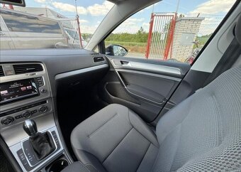 Volkswagen Golf TDI DSG F1 81kW XENONY R19 nafta manuál - 20