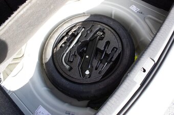 Volkswagen Golf 1.6 TDI z roku 2011 - 20