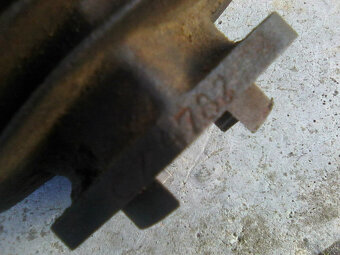 čz 125/150 - motor,rozeta,kolo,náboj,startpáka,válec čz125b - 20