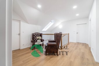 Úsporný a prostorný RD, 6+kk, 183 m2 v obci Jenštejn - 20
