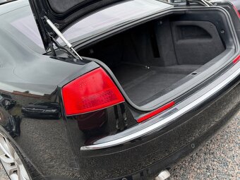 Audi A8 4.2TDi V8 Exclusive (černý strop-KESSY-20”-TV-DVD) - 20