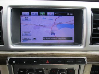 JAGUAR XF 2,2D 147kw Sportbrake Automat 12/2013 kroupy - 20