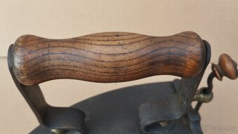 Stará žehlička patent W.LUNDH No 5 nahřivacím tělískem. - 20