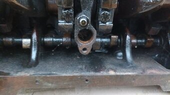 Motor, nádrž, náprava + další díly Adler Triumph - 20