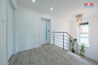 Prodej rodinného domu, 340 m², Kunice, ul. Do Žlábek - 20