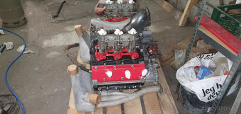 Karburátorový motor Porsche 2.2. Hydraulický napínač řetězu - 20