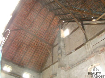 Prodej rodinného domu se zahradou a stavebním pozemkem v Hoř - 20