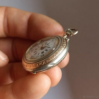 Starožitné celostříbrné pěkně zdobné kapesní dámské hodinky - 20