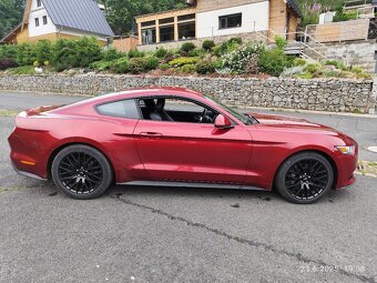 Ford Mustang, v krásném stavu, nové v ČR. Najeto 60 tis km - 20