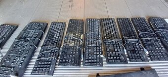 PC, monitory, klávesnice, kabely, routery atd - 20