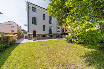 Nadstandardní velmi krásný byt ve vile se zahradou. - 20