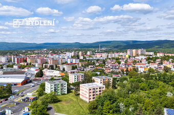 Prostorný a světlý byt 3+1+L po rekonstrukci v klidné lokali - 20