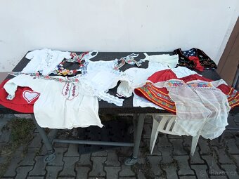 Staré dětské kroje a příslušenství. - 20