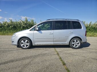 Volkswagen Touran 7 míst - 20