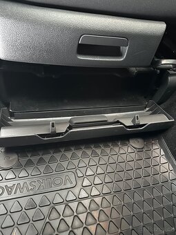 VW Touran Webasto 7mist Panorama DSG 125kw 160najeto - 20