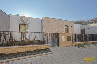 Luxusní byt 3+kk s vlastní zahrádkou - 20
